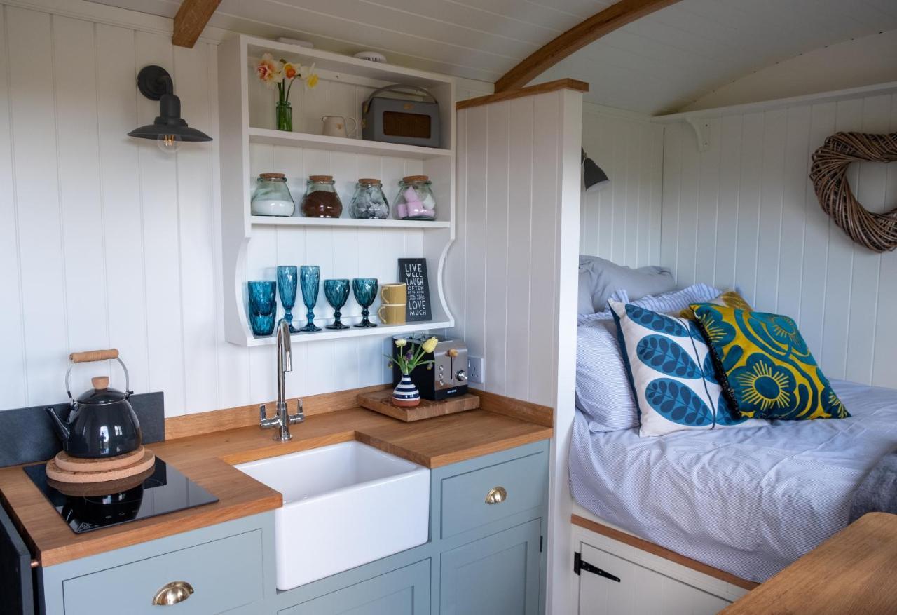 Luxury Shepherd'S Hut On Flower Farm With Outdoor Bath In Mid Cornwall Truro Extérieur photo
