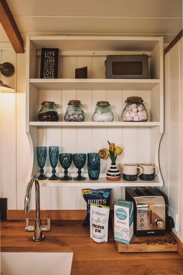 Luxury Shepherd'S Hut On Flower Farm With Outdoor Bath In Mid Cornwall Truro Extérieur photo