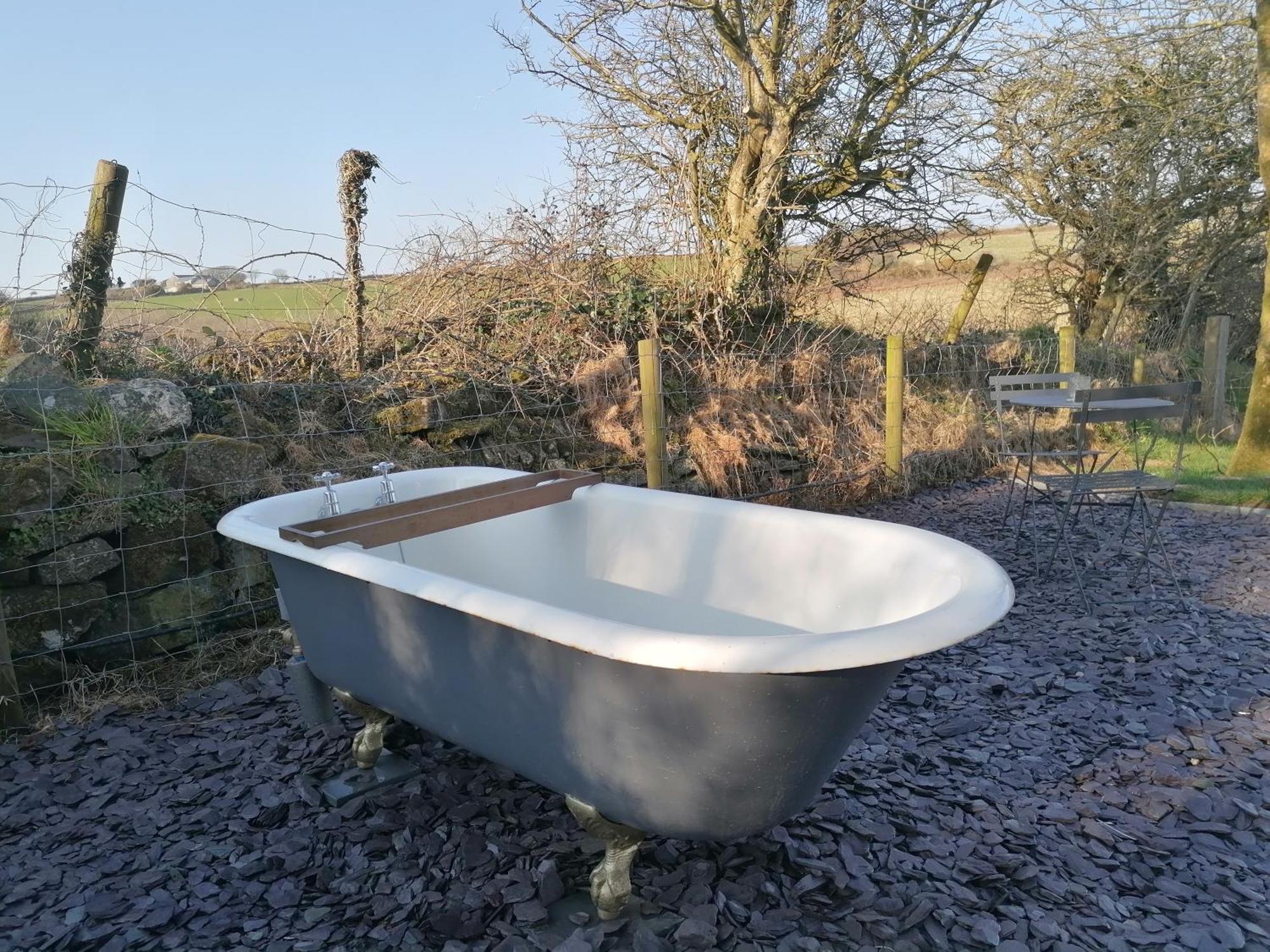 Luxury Shepherd'S Hut On Flower Farm With Outdoor Bath In Mid Cornwall Truro Extérieur photo