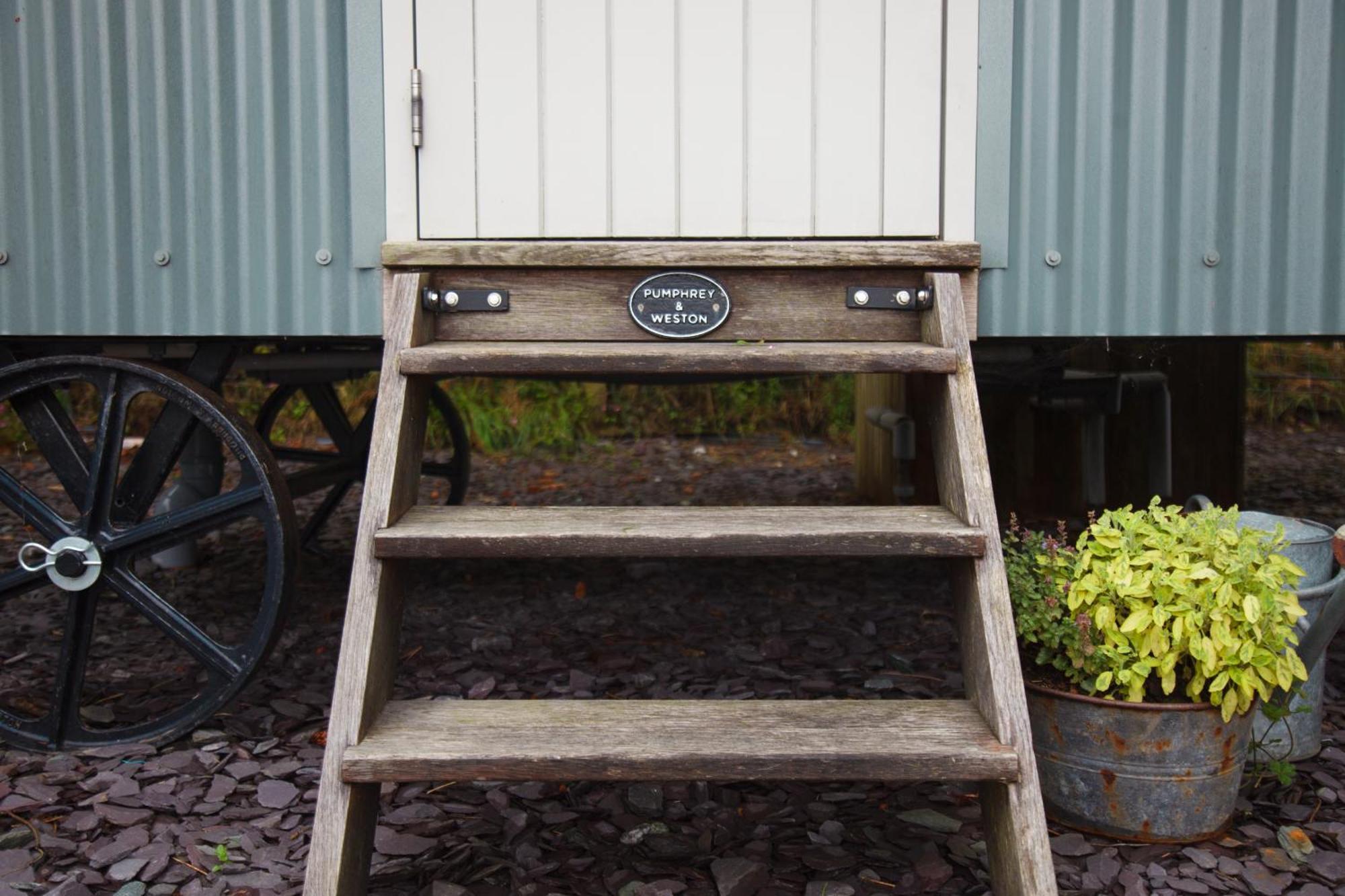 Luxury Shepherd'S Hut On Flower Farm With Outdoor Bath In Mid Cornwall Truro Extérieur photo
